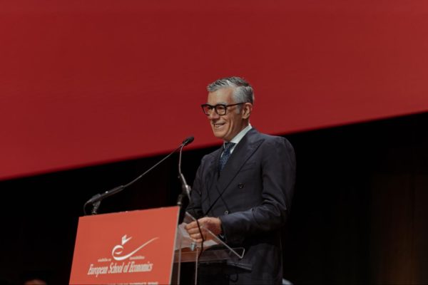 Domenico Bellantone, Console Generale d'Italia a Londra, consegna il discorso di benvenuto ai laureati — Cerimonia di Laurea ESE, 4 luglio 2026.