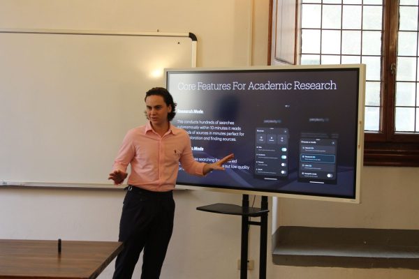 Student at ESE Florence presenting academic research tools on a digital screen during an Ex-Duco workshop.